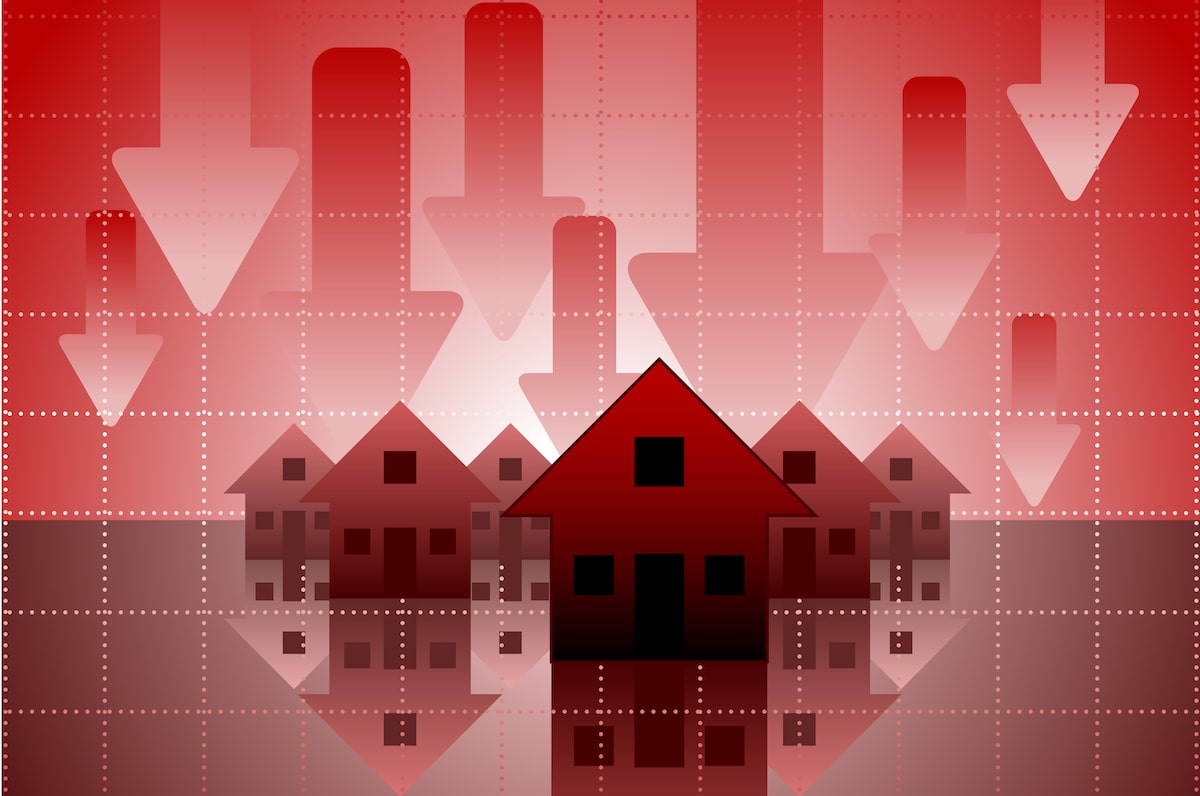 Houses surrounded by red falling arrows