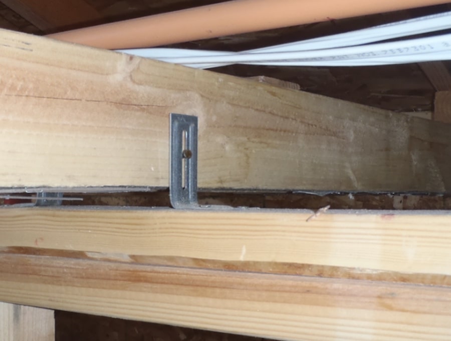 Leaving gaps for truss uplift in house framing prevents cracks 