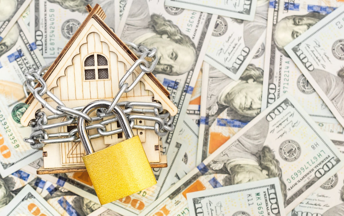 Money, house model, and lock for mortgage rate 