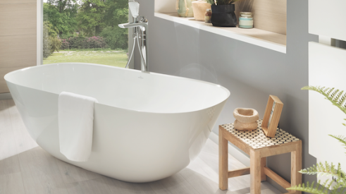 Freestanding Theano bathtub by Villeroy & Boch made of Quaryl