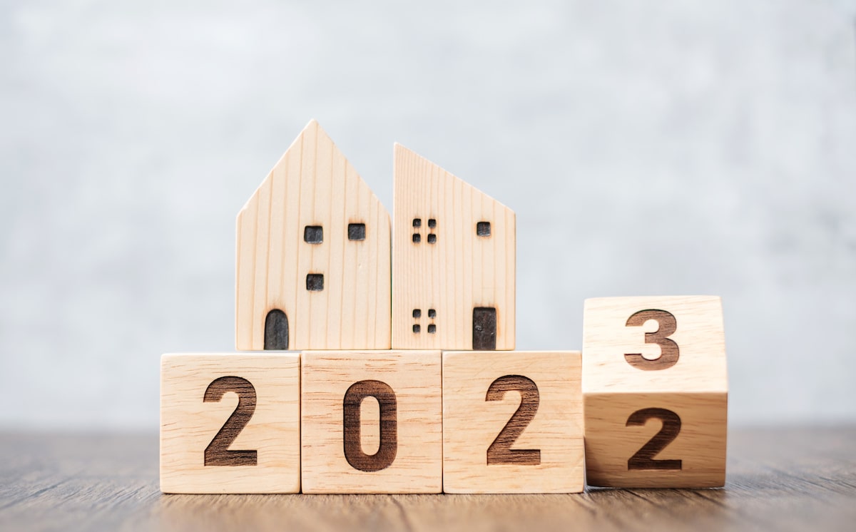Wooden houses and number blocks flipping from 2022 to 2023