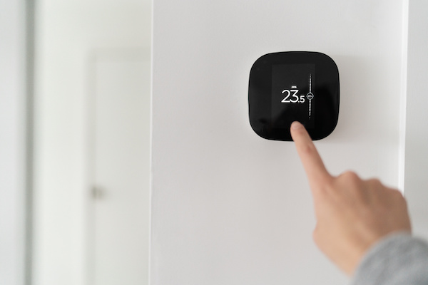 Smart home touchscreen thermostat