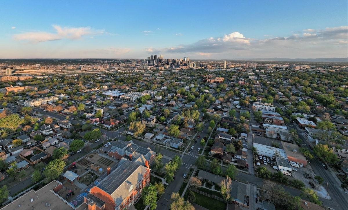 Denver city and surrounding suburban housing