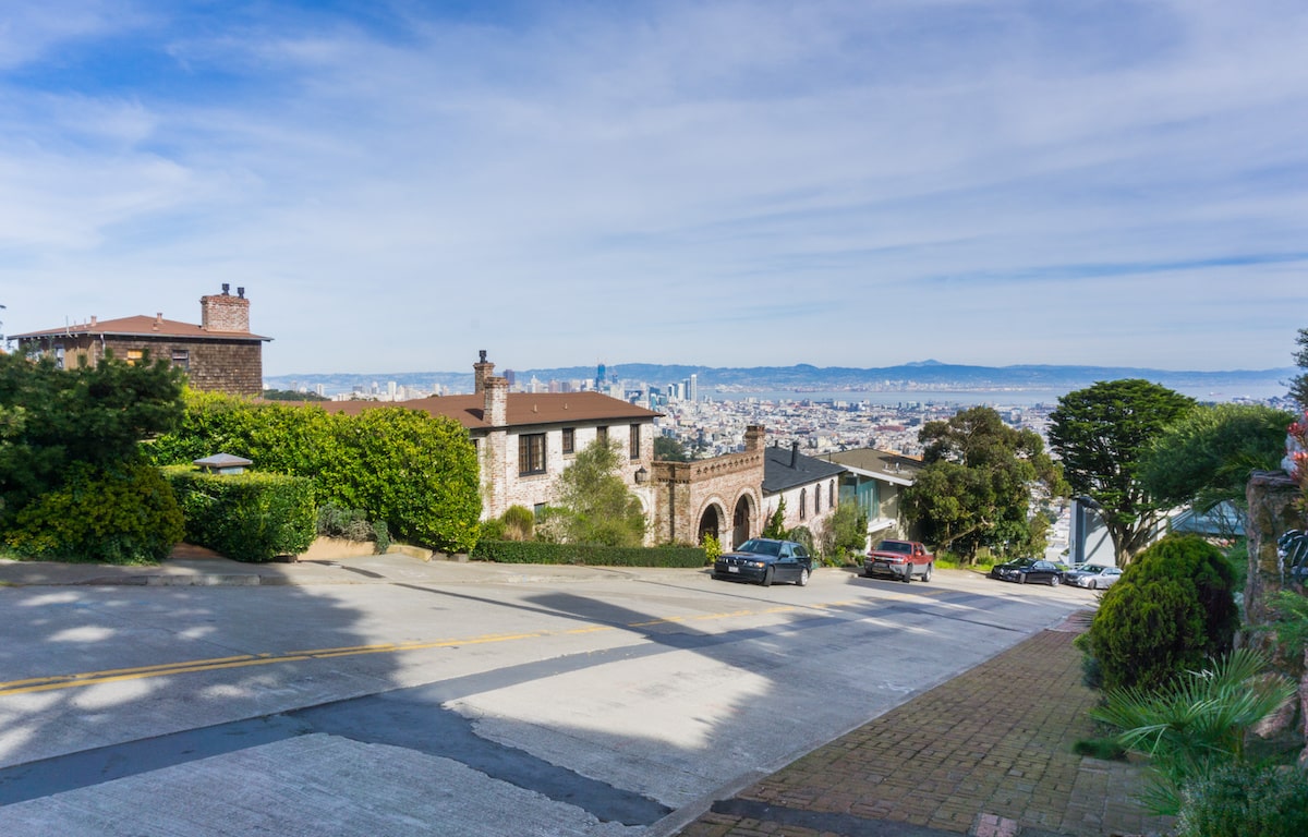 San Francisco houses overlooking bay