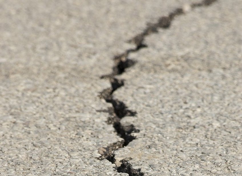 Earthquake-crack-in-pavement