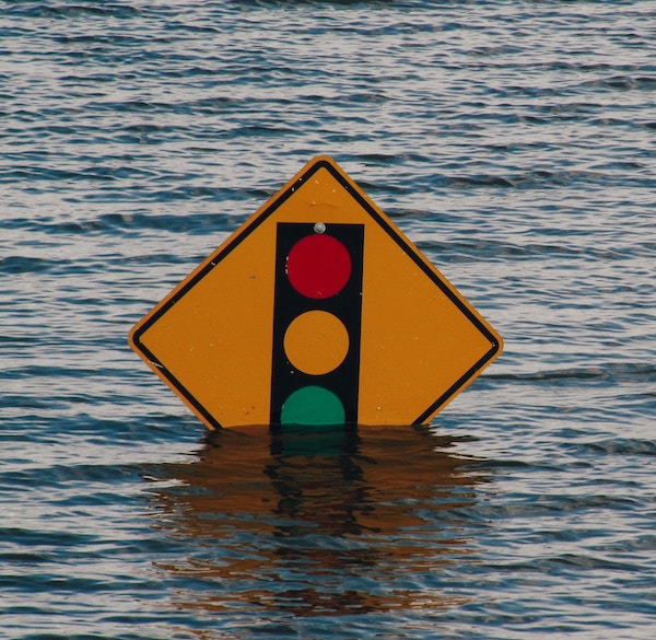 Traffic_sign_in_flood_water