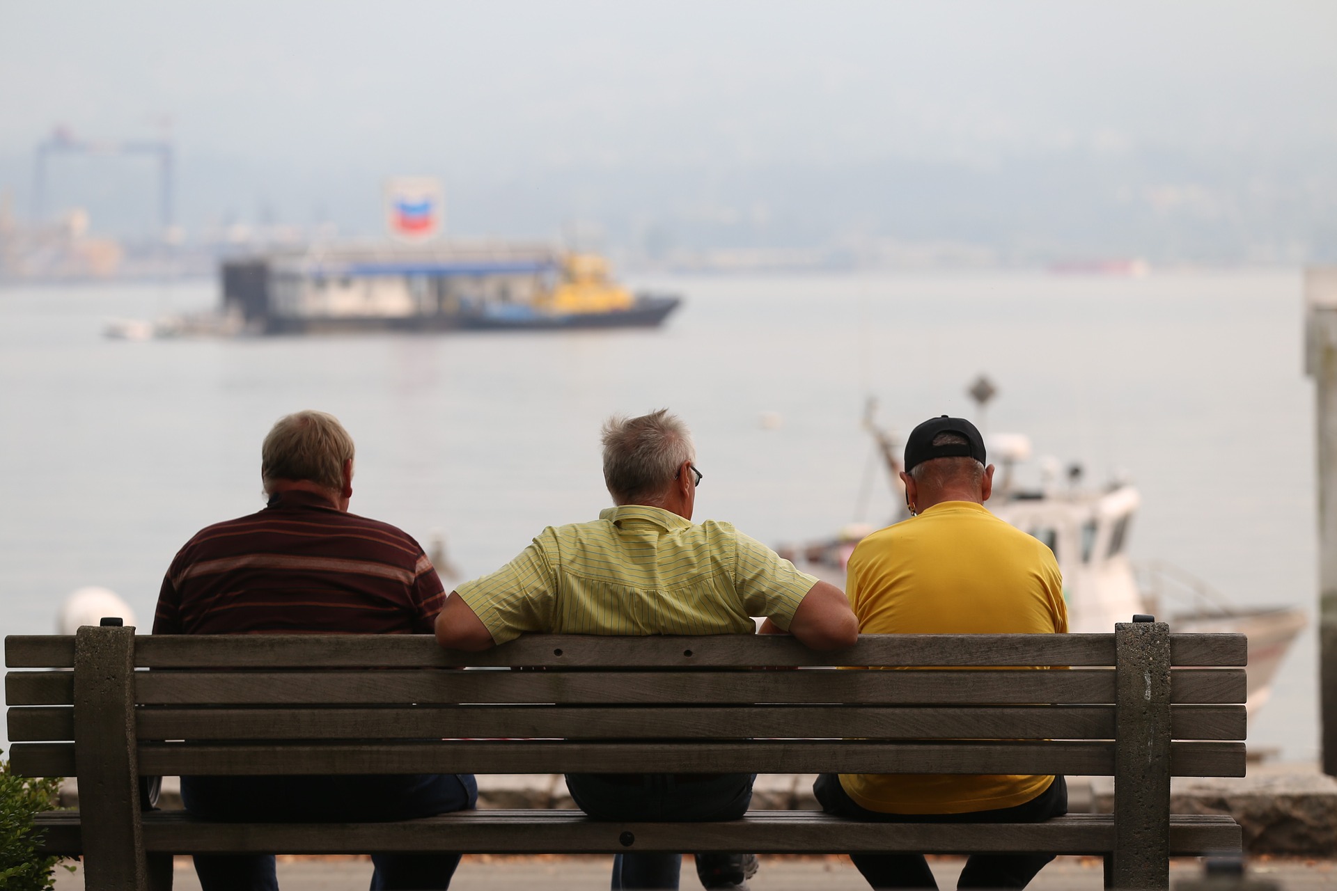 Men on a bench, Photo: robinsonk26 via Pixabay
