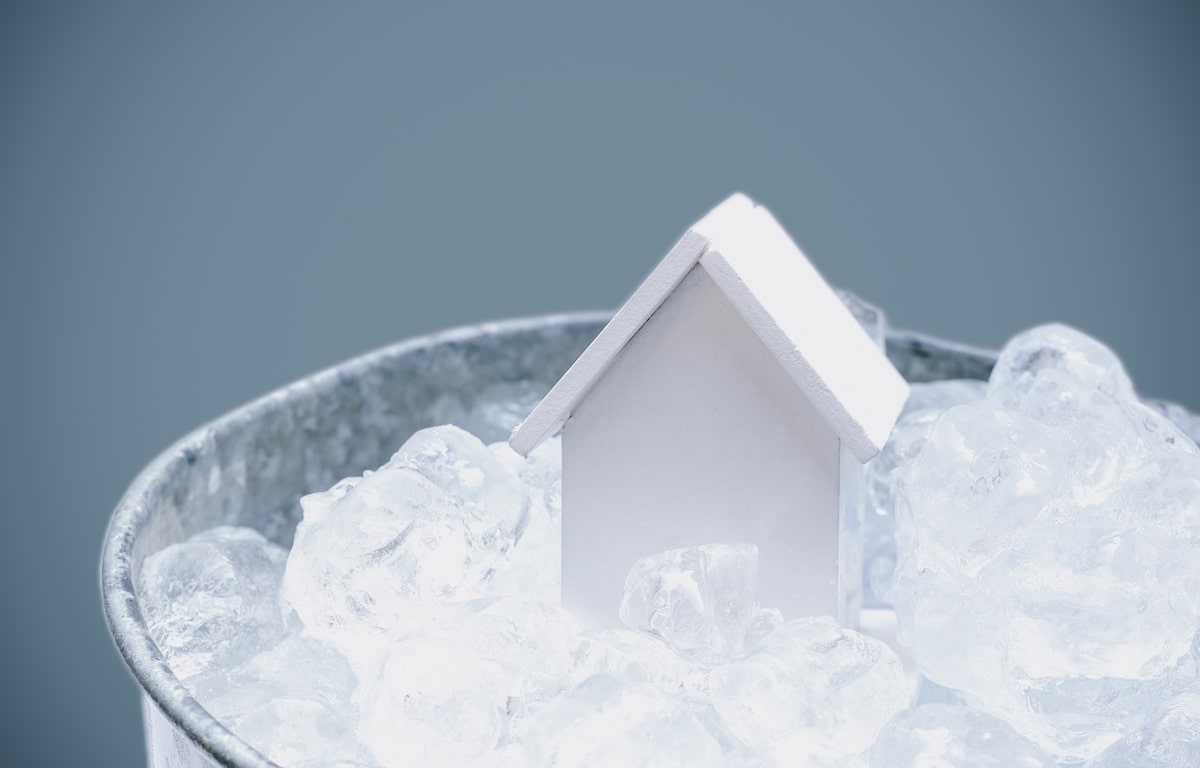 White house in bucket of ice as housing market cools