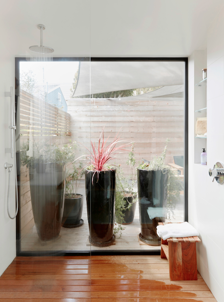2019 Professional Builder Design Awards Gold Infill bathroom with view to private courtyard