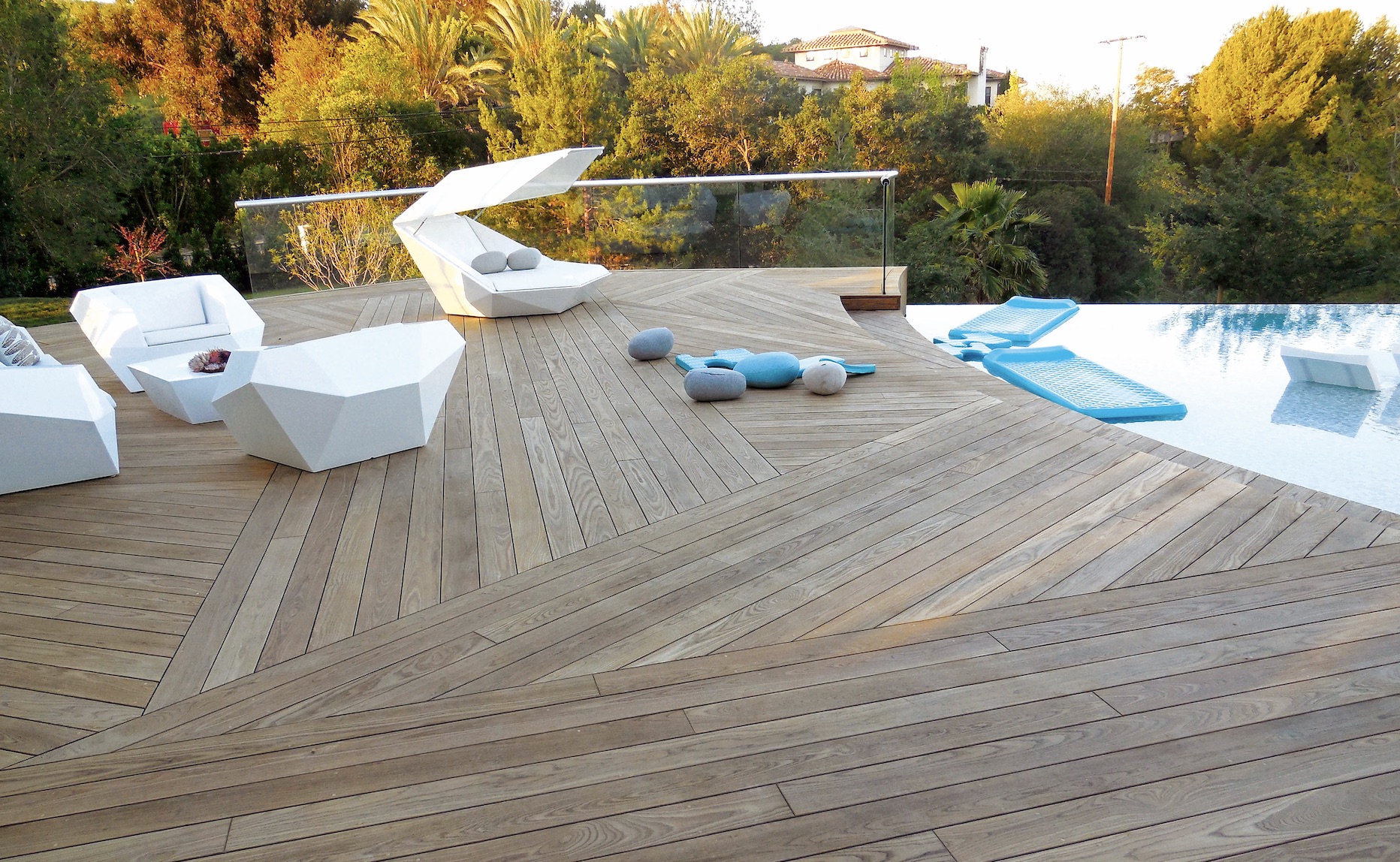 Thermory modified wood ash decking by the pool