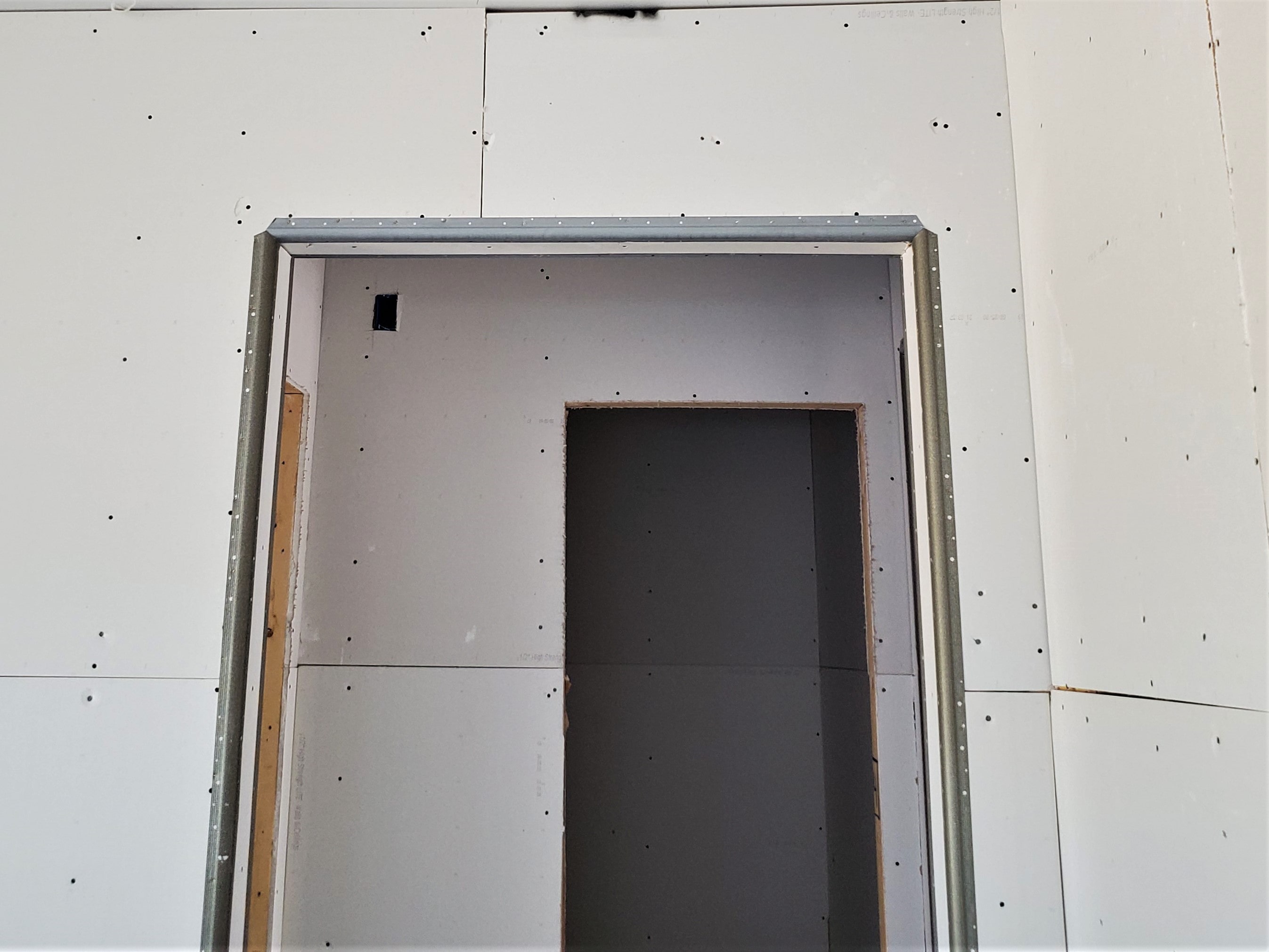 Best practice for saddling drywall at door opening