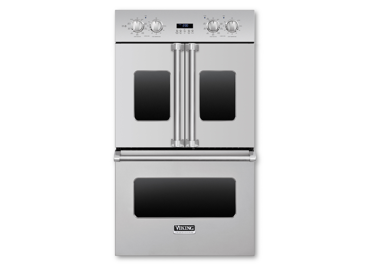 Featuring 11 modes for cooking versatility, the Viking Professional French-Door Double Oven is equipped with six porcelain-coated rack positions in the 4.7-cubic-foot oven
