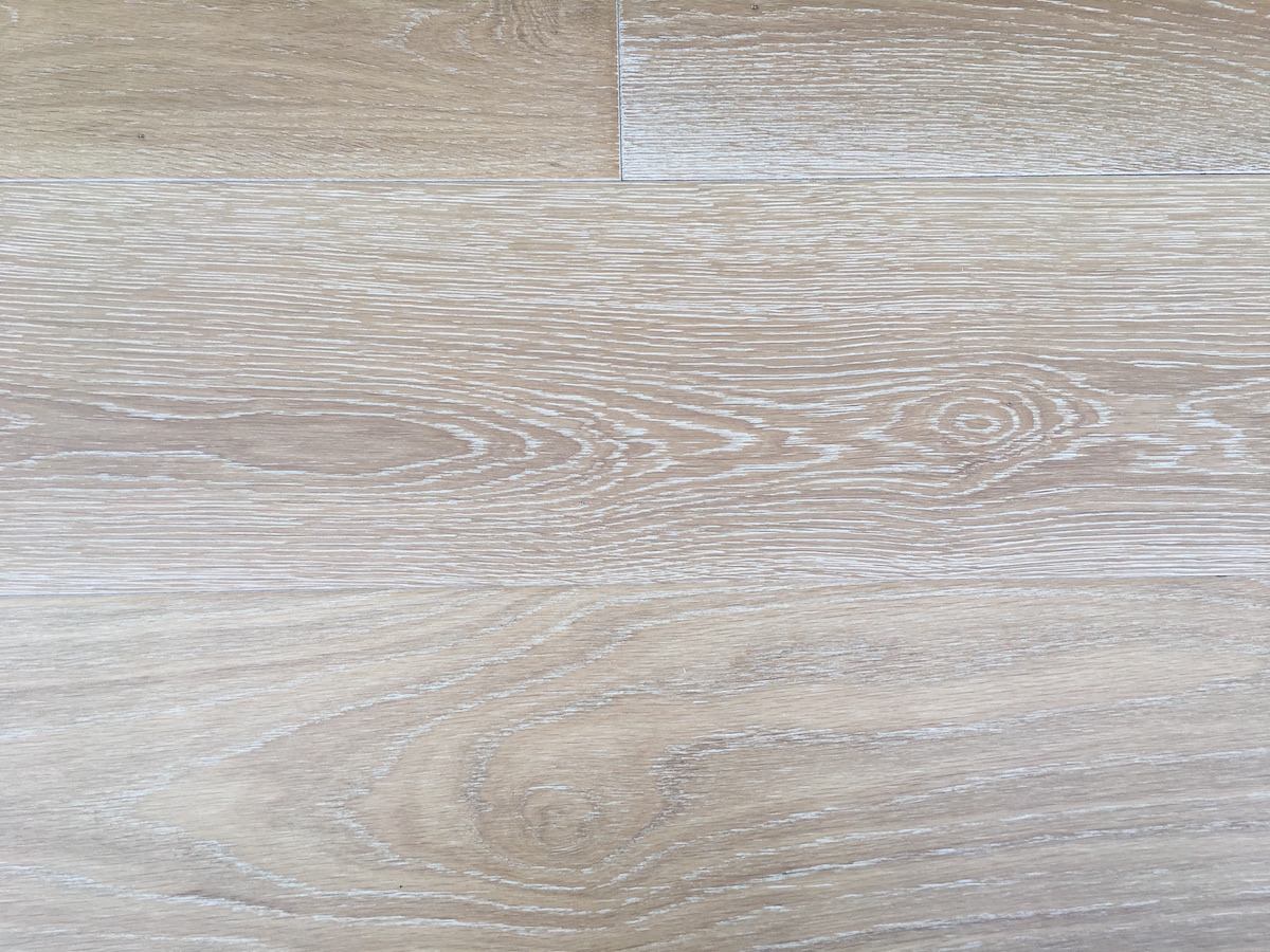 Country Wood Flooring offers a wide range of engineered and solid wood flooring in wire-brushed and oil-finished planks