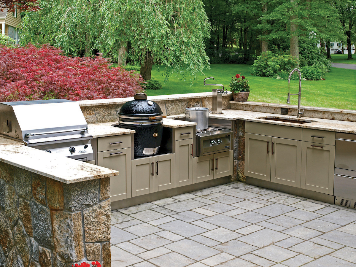 With frameless European styling and stainless steel construction, Danver’s indoor/outdoor kitchen cabinets are both good-looking and easy to maintain