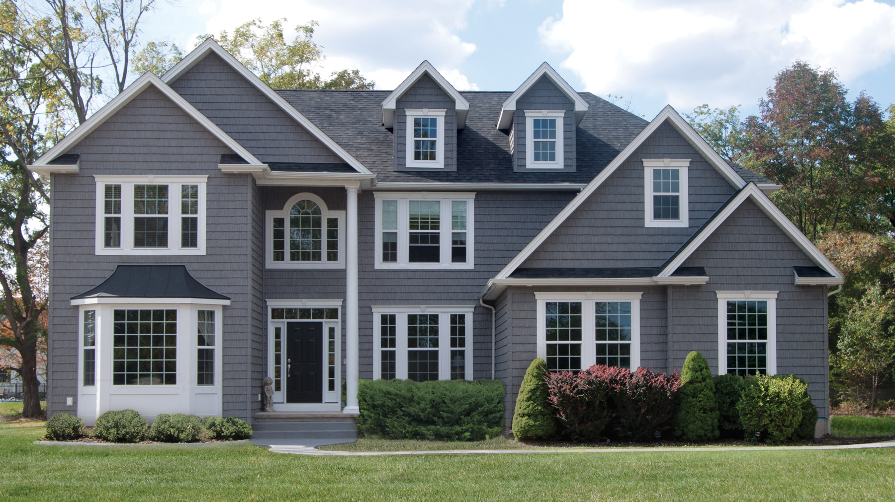 Foundry’s Staggered Shake Siding combines the sought-after look of cedar with the low maintenance homeowners demand.