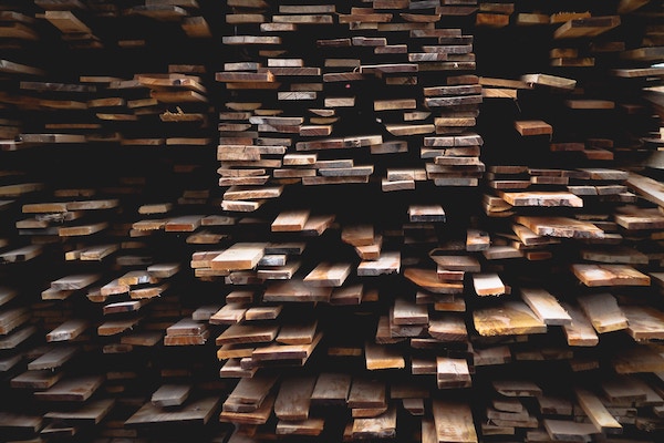 Planks_of_wood_stacked_in_shelves