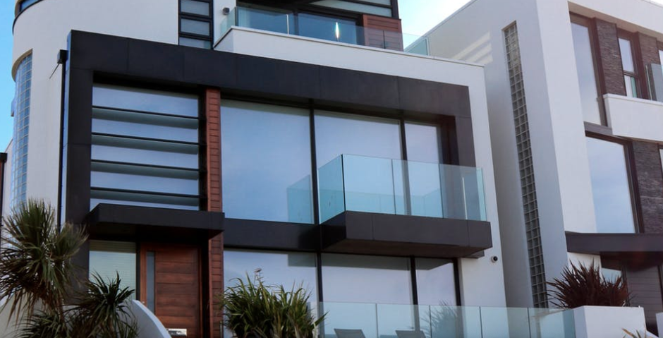 Modern homes with large windows gain popularity