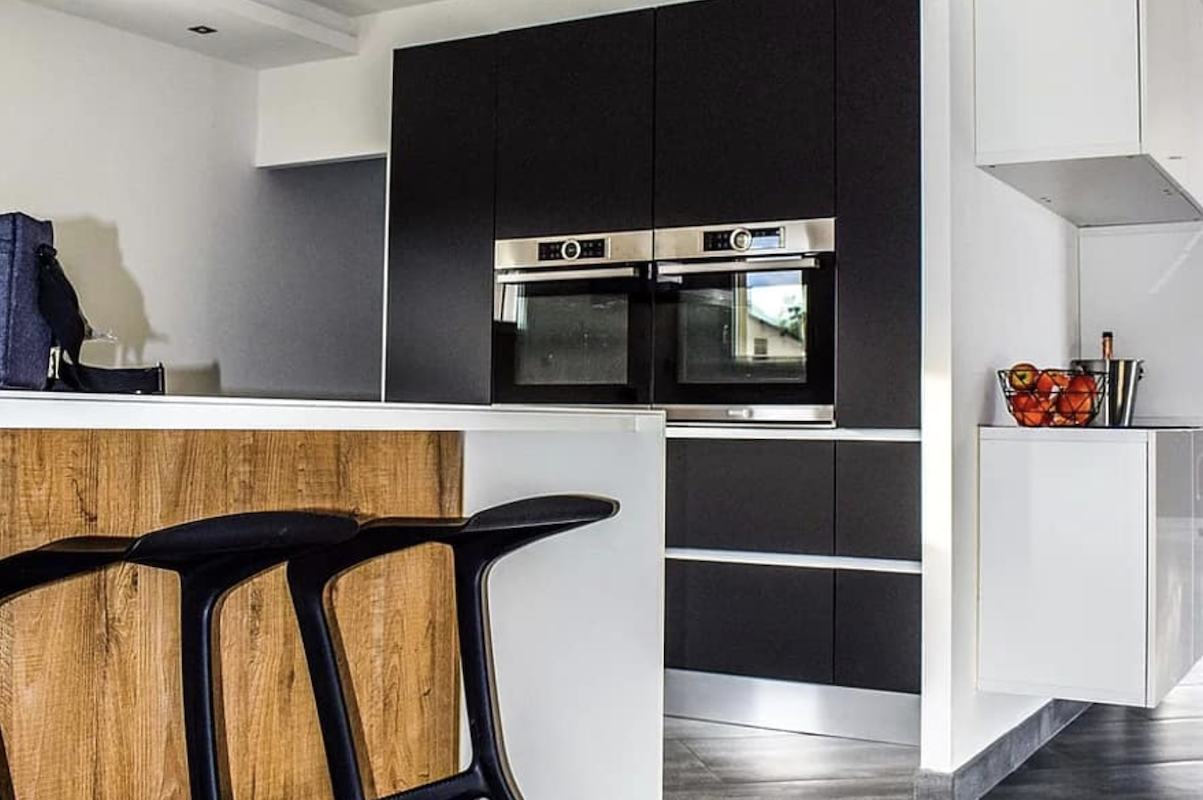 This black and white streamlined modern kitchen is on trend