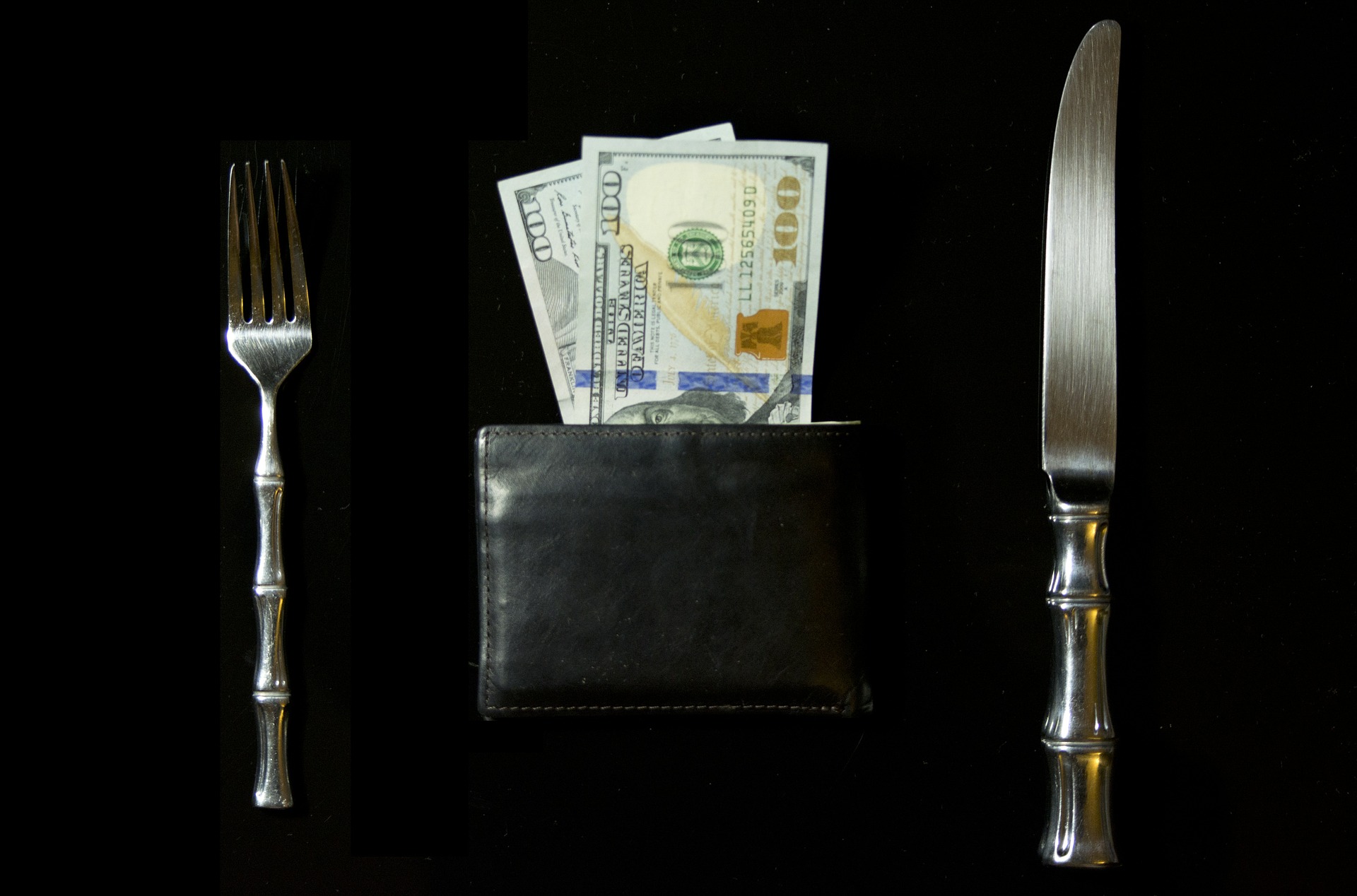 Wallet, money, tablesetting; Photo: novelrobinson via Pixabay