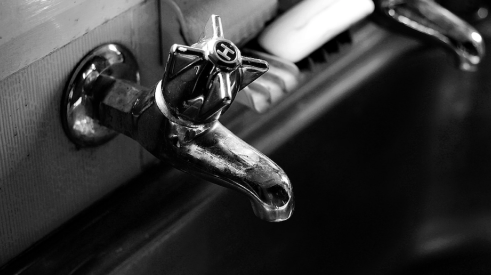 There are commonsense ways to get hot water to your hot water tap faster in new homes.