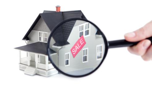 home sales_sales agent_home with magnifying glass
