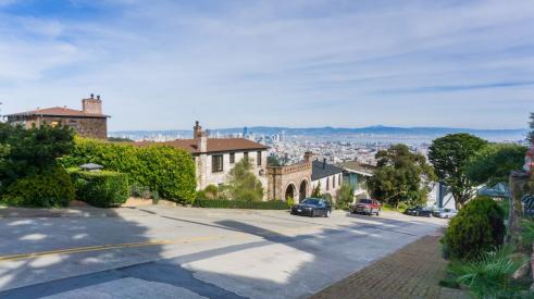 San Francisco houses overlooking bay