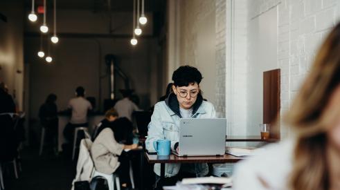 Person in coffeeshop working remotely
