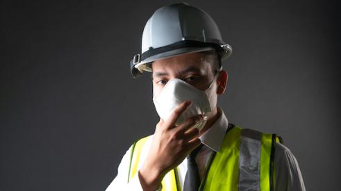 construction worker wearing protective face mask