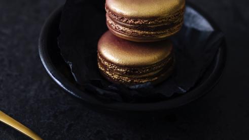 Gilt macaroons and spoon