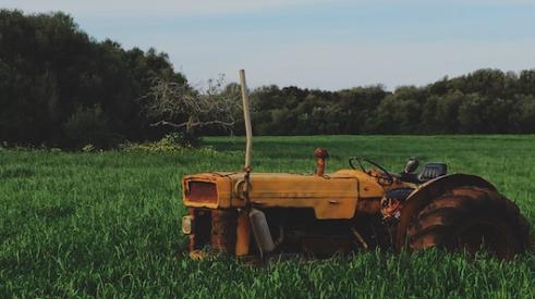 tractor_on_farmland