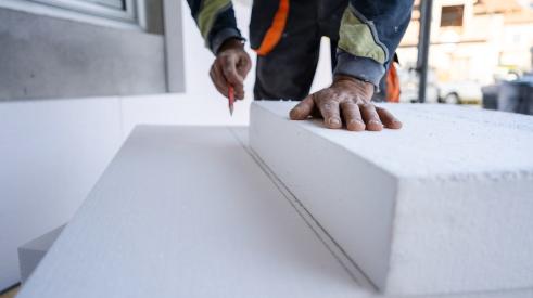 Builder measuring and cutting foam 
