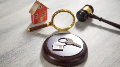 House and house keys next to gavel as U.S. government offers guidance for renters