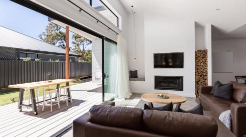 Indoor/outdoor living room design
