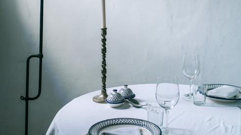 Table setting house interior | Spring has sprung, in terms of homebuyer demand, following the recent slide in mortgage interest rates during the stock market selloff and partial government shutdown.