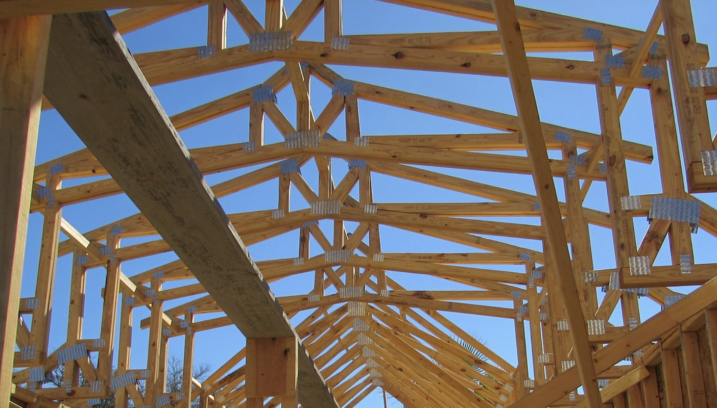 house roof framing using wood trusses