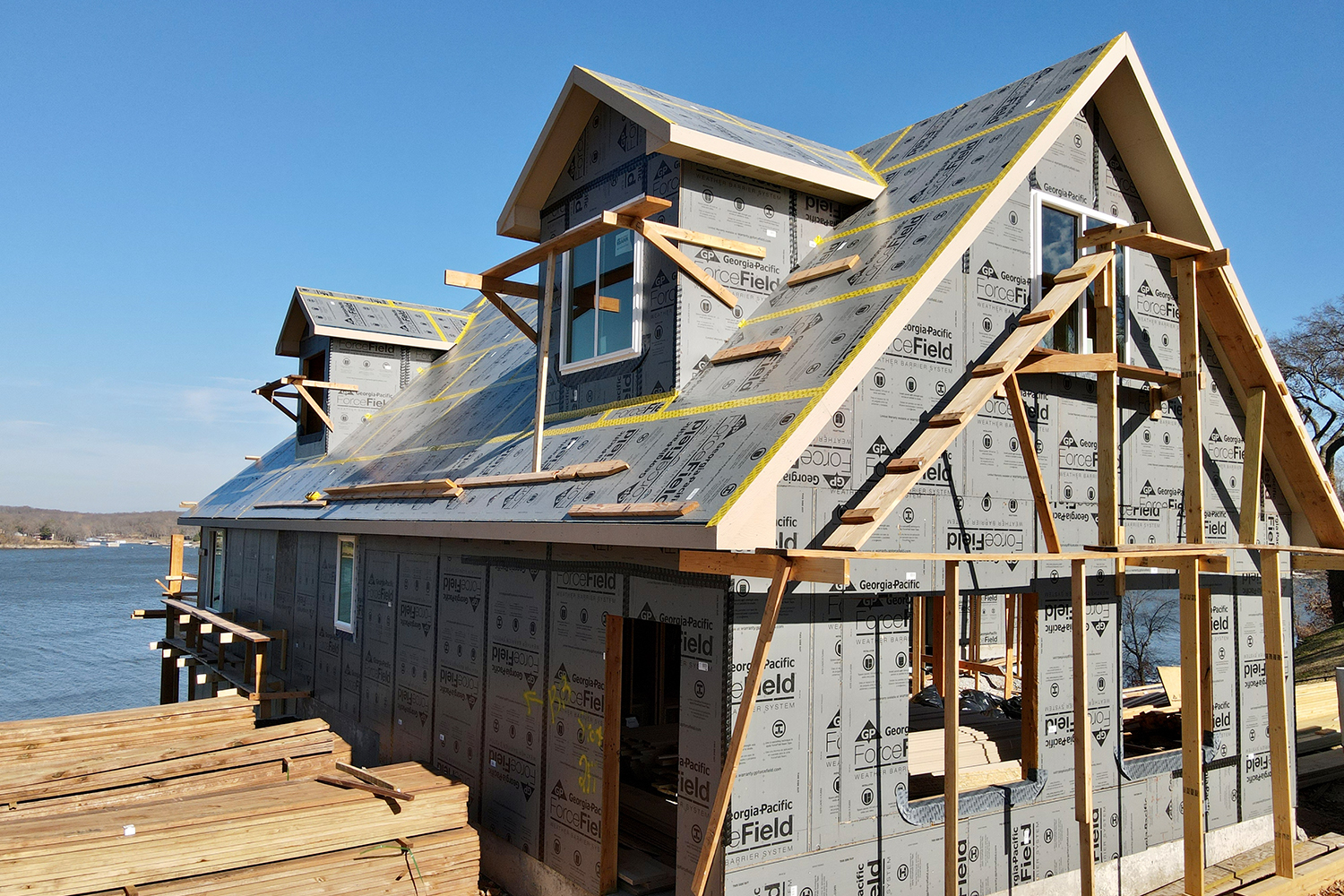 This versatile sheathing system can be installed on walls and sloped roofs across residential structures. 